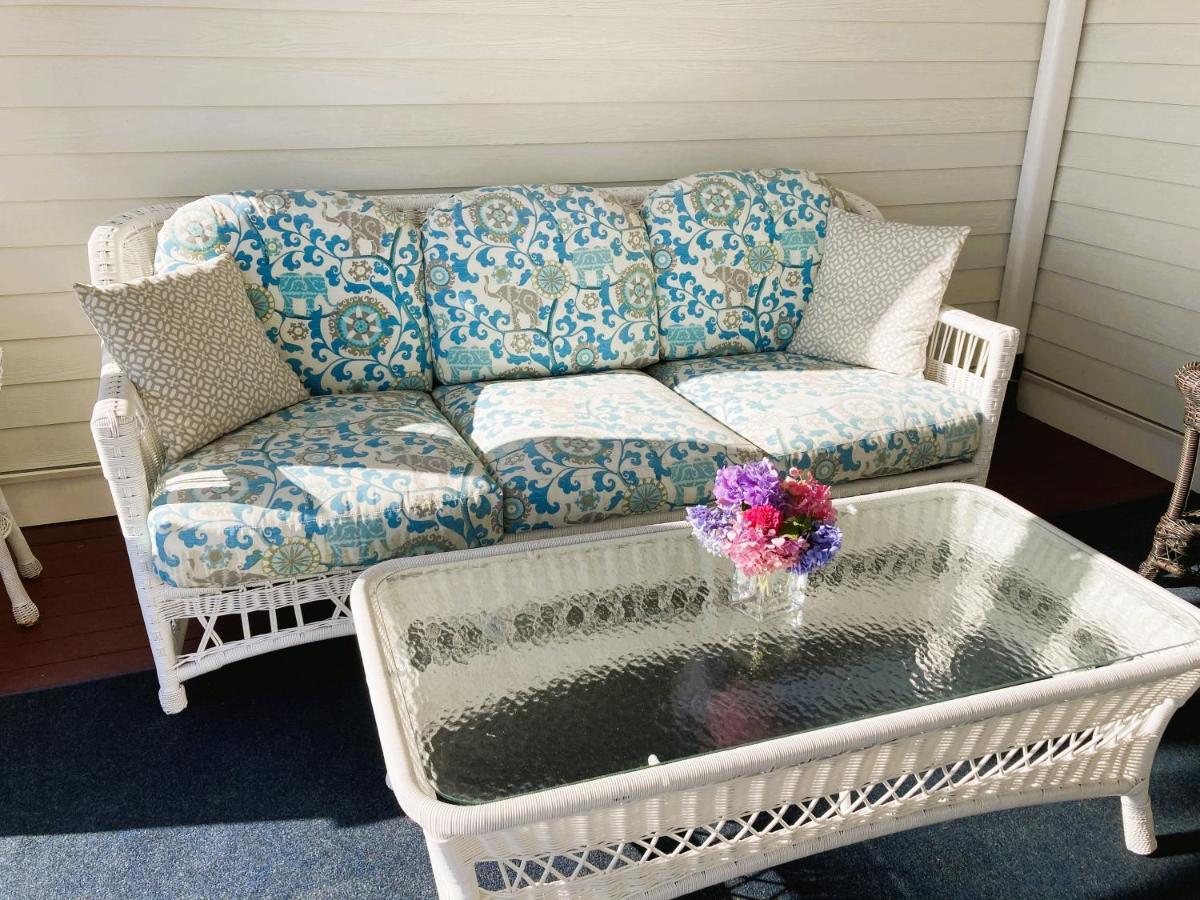 By The Sea Guests Bed & Breakfast And Suites Dennisport Exteriör bild