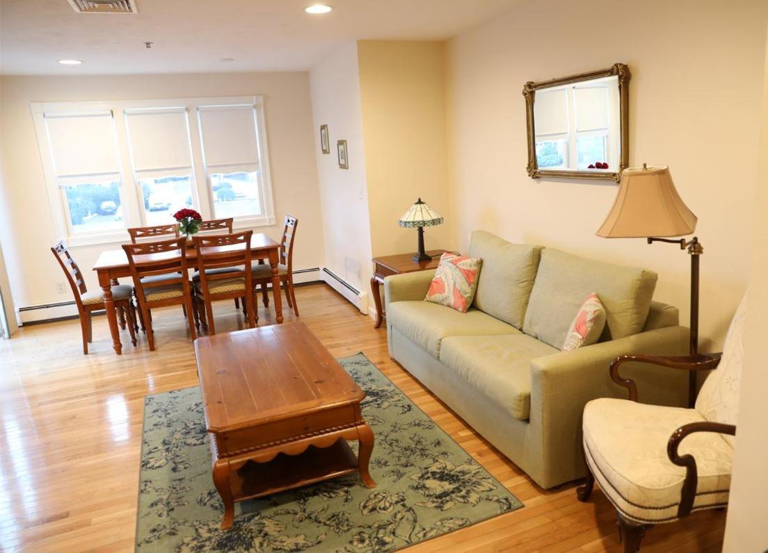 By The Sea Guests Bed & Breakfast And Suites Dennisport Exteriör bild
