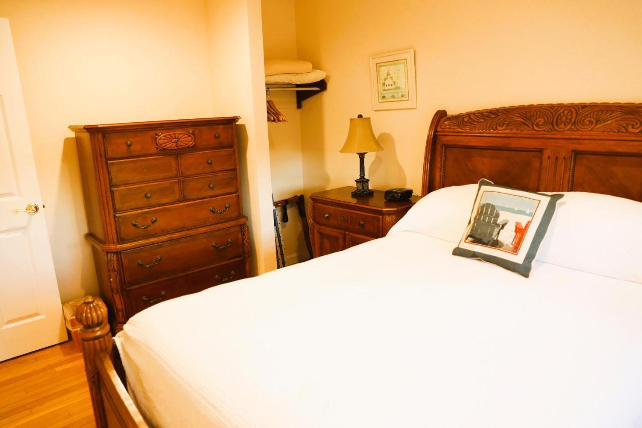 By The Sea Guests Bed & Breakfast And Suites Dennisport Rum bild