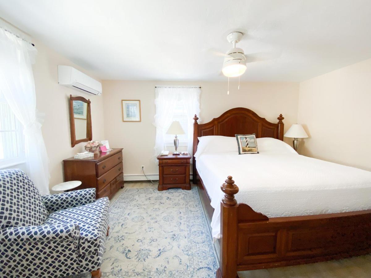 By The Sea Guests Bed & Breakfast And Suites Dennisport Exteriör bild