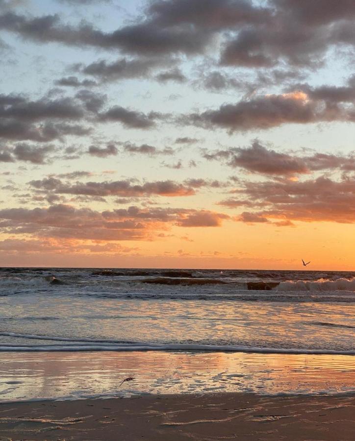 By The Sea Guests Bed & Breakfast And Suites Dennisport Exteriör bild
