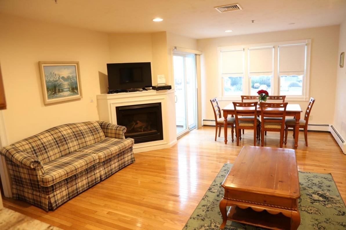 By The Sea Guests Bed & Breakfast And Suites Dennisport Rum bild